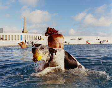 Dog Day Swim - © Maciek Pożoga