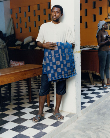 In December 2022, for *World of Interiors* Magazine, I went to Dakar to meet Aïssa Dione and the people who work with her at the small factories and workshops she started there, often using discarded weaving-loom from the European dying industries. I was really impressed and inspired by the politically engaged aspect of her work, aiming at preserving and restoring Senegal's Artisan-textile industry reputation and savoir-faire. *{Special thanks to Ben Weaver and Estelle Hanania}* - © Maciek Pożoga