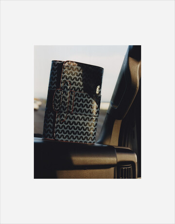 Shot on the road between Yosemite and San Fransisco, outside and installing a small studio inside the car. *{Art Direction : Eric Pillault. Photo Assistant : François Briens}* - © Maciek Pożoga