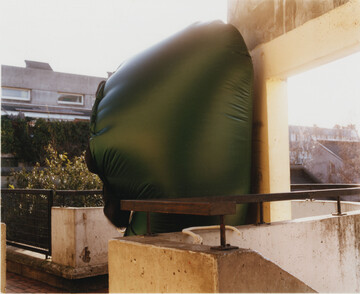 *Terrain (Avec Sandra Berrebi)*, Cité de la Maladrerie, Aubervilliers, Avril 2017 - © Maciek Pożoga
